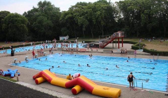 Schwimmbad Altenweddingen